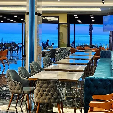 Hotel Leon - Front 4*