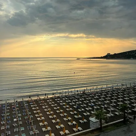 Hotel Leon - Front Shëngjin