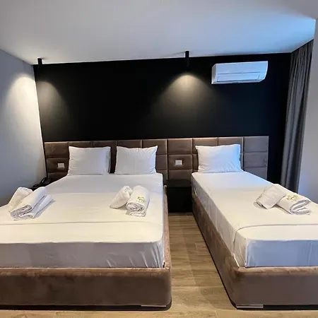 Szálloda Leon - Front