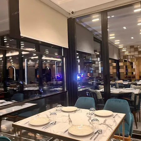 Leon - Front 4* Shëngjin