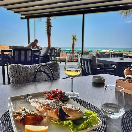 Szálloda Leon - Front