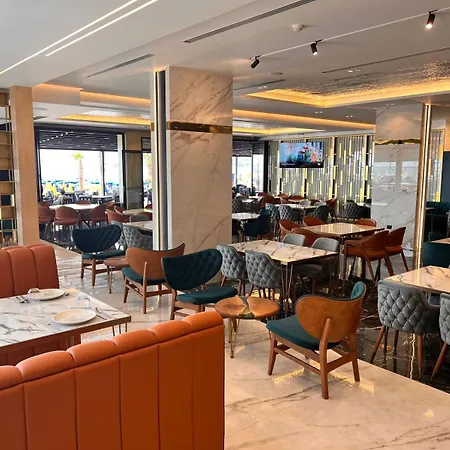 Leon - Front Szálloda