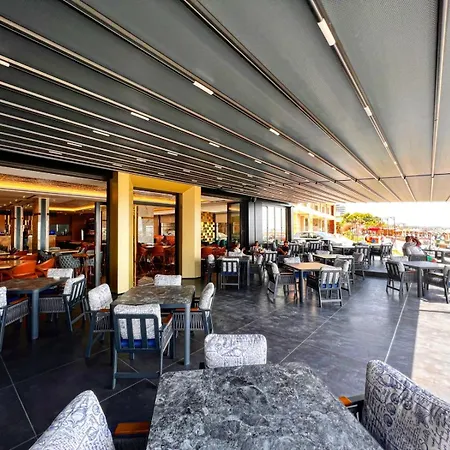 Leon - Front 4* Shëngjin