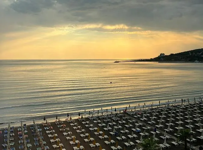 Hotel Leon - Front Shëngjin