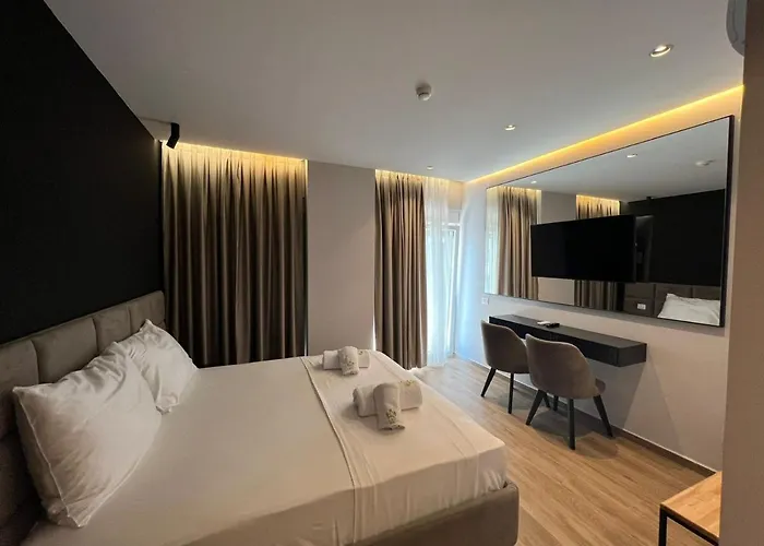 Leon - Front Hotel Shengjin (Lezhe)