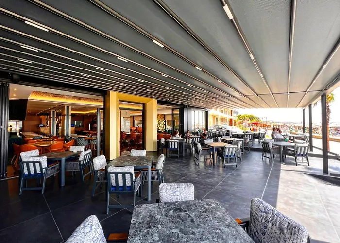 Leon - Front 4* Shëngjin